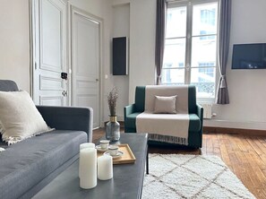 Appartement Supérieur, vue cour intérieure | Vue de la chambre