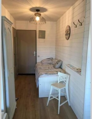 1 bedroom, iron/ironing board, WiFi
