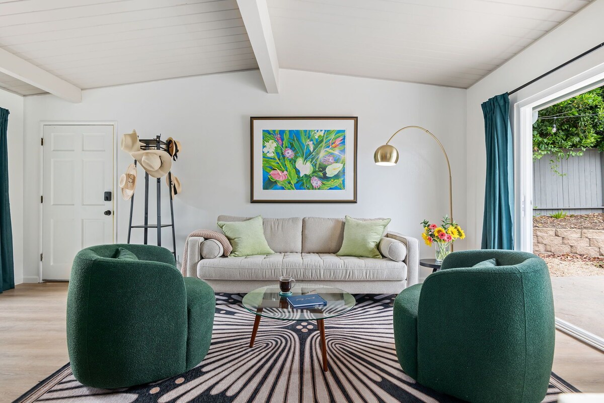 Beach Bliss - Art Deco Inspired Retreat, Explore Santa Barbara!
