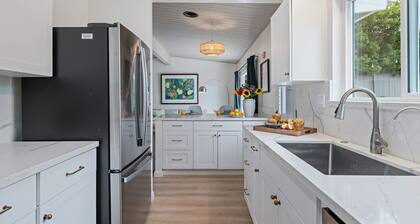 Beach Bliss - Art Deco Inspired Retreat, Explore Santa Barbara!