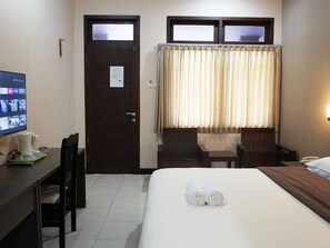 Deluxe Double Room | Free WiFi - Wisma Griyaku (Purbalingga)