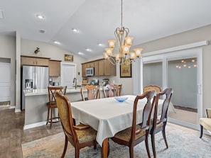 Dining - Charming 2 Bed, 2 Bath Courtyard Village in Fenney with Golf Cart Included (The Villages)