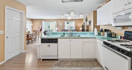 Charming 2BR Patio Villa with Golf Cart in Vibrant Village of Santiago