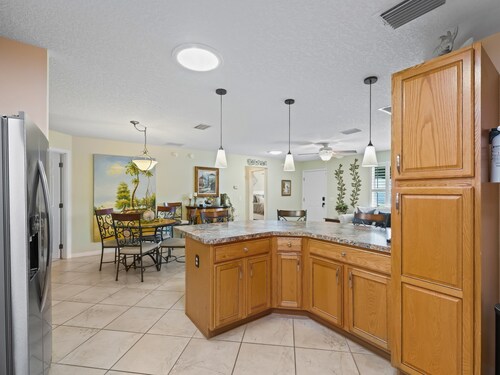 Charming 2/2 Cottage in Liberty Park – Golf Cart Included!