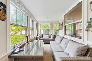 TV, fireplace, DVD player, books - Arcadia Retreat w/ private hot tub, gas grill, fire pit, near beach, Dogs- YES! (Arcadia)