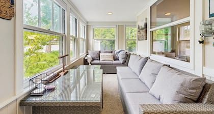 Arcadia Retreat w/ private hot tub, gas grill, fire pit, near beach, Dogs- YES!