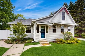 Exterior - Arcadia Retreat w/ private hot tub, gas grill, fire pit, near beach, Dogs- YES! (Arcadia)