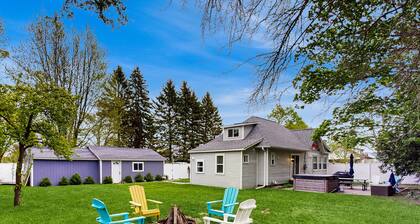 Arcadia Retreat w/ private hot tub, gas grill, fire pit, near beach, Dogs- YES!