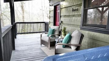 Cabin | Iron/ironing board, free WiFi