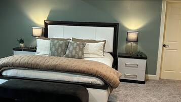 5 bedrooms, in-room safe, desk, iron/ironing board