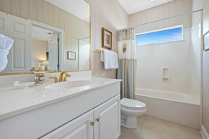 House, Multiple Beds, Patio, Garden View (Vintage Blue) | Bathroom | Hair dryer, towels