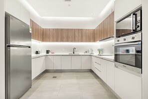 Căn hộ Deluxe, ban công | Bếp riêng | Tủ lạnh, bếp nấu, dụng cụ nấu nướng/bát dĩa/dao nĩa 