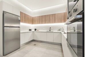 Deluxe Apartment, Balcony | Private kitchen
