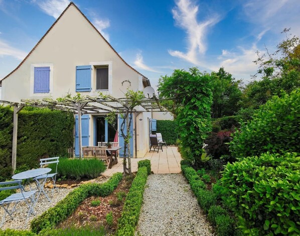 House | Outdoor dining