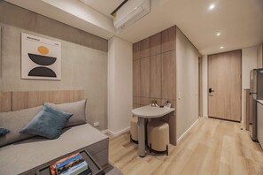 Interior - Quadrato | Laureles Studio, w/AC, Balcony, WIFI (Medellín)