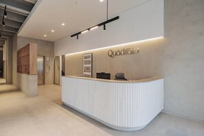 Lobby - Quadrato | Laureles Studio, w/AC, Balcony, WIFI (Medellín)