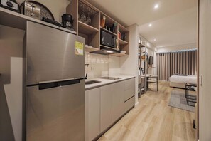 Desk, WiFi, bed sheets - Quadrato | Laureles Studio, w/AC, Balcony, WIFI (Medellín)