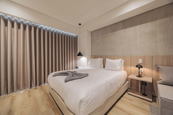 Desk, WiFi, bed sheets - Quadrato | Laureles Studio, w/AC, Balcony, WIFI (Medellín)