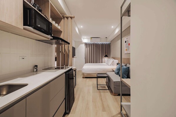 1 bedroom, desk, WiFi, bed sheets