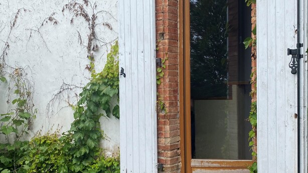 A wooden door with a glass panel, white shutters, and a brick wall. - Vacations in the countryside, between the Mediterranean beaches and the Caroux massif, (Murviel-lès-Béziers)
