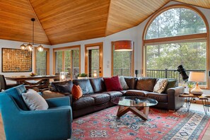 TV, peis, bordtennis og bøker