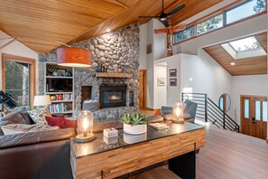 TV, peis, bordtennis og bøker