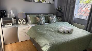 1 bedroom, desk, iron/ironing board, free WiFi