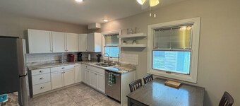 Charming 3-bedroom house with AC and WiFi in Appleton