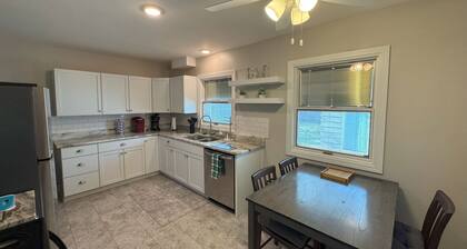 Charming 3-bedroom house with AC and WiFi in Appleton