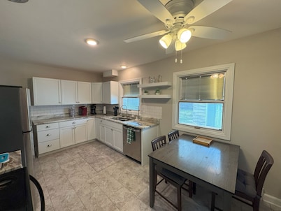 Charming 3-bedroom house with AC and WiFi in Appleton