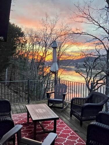 Waterfront Lake Life - Log Cabin on Boone Lake