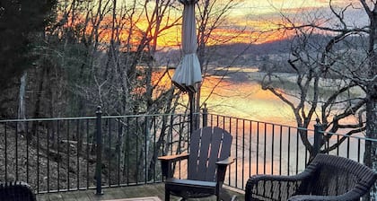 Waterfront Lake Life - Log Cabin on Boone Lake
