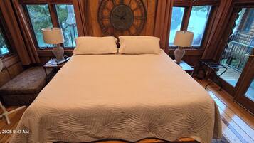 2 bedrooms, desk, iron/ironing board, free WiFi