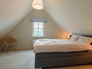 House | 3 bedrooms, bed sheets - Holiday Home in Zeeland With Private Pool (Wissenkerke)