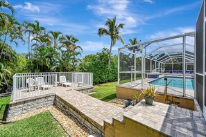 Een verwarmd zwembad