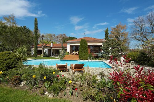 Villa architecte dans jardin paradisiaque avec piscine 13x6 et tennis