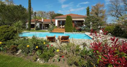 Villa architecte dans jardin paradisiaque avec piscine 13x6 et tennis