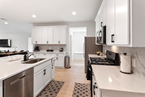 Charming 4-bedroom house with AC, WiFi in peaceful Fulshear