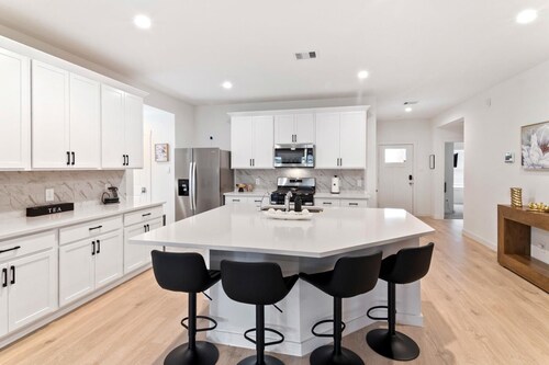 Charming 4-bedroom house with AC, WiFi in peaceful Fulshear