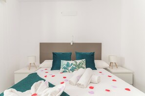 1 bedroom, iron/ironing board, WiFi, bed sheets - Home2Book Quiet Retreat with Patio & Roof Access (Vecindario)