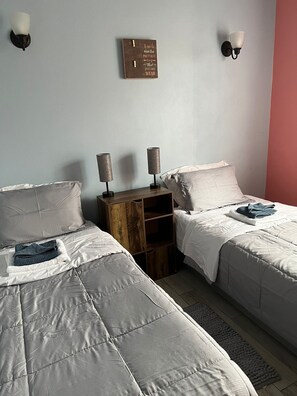 3 bedrooms, iron/ironing board, travel crib, free WiFi - 3-bedroom house in, Paynters ,  short walk to the Sir Vivian Richards Stadium. (Piggotts)