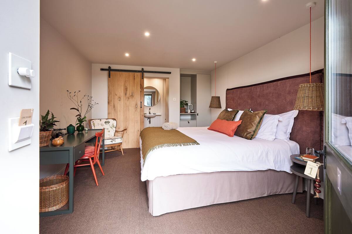 Comfort Double or Twin Room, Valley View | Desk, blackout drapes, WiFi (free), bed sheets