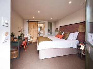 ห้องคอมฟอร์ทดับเบิลหรือทวิน, วิวหุบเขา | โต๊ะทำงาน, ผ้าม่านกันแสง, Wi-Fi ฟรี, ผ้าปูที่นอน