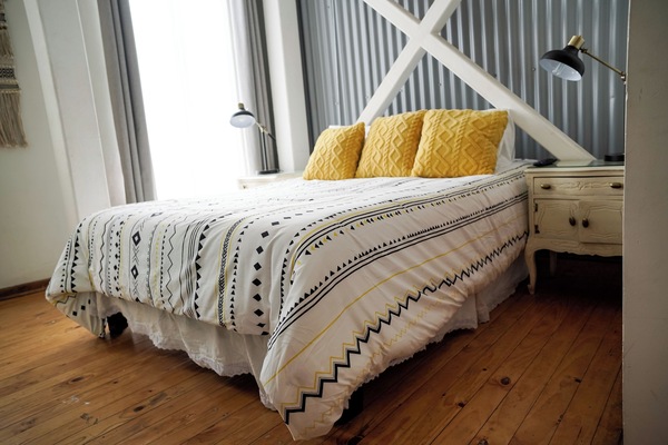 Familien-Vierbettzimmer, Balkon, Stadtblick | Daunenbettdecken, individuell dekoriert, individuell eingerichtet