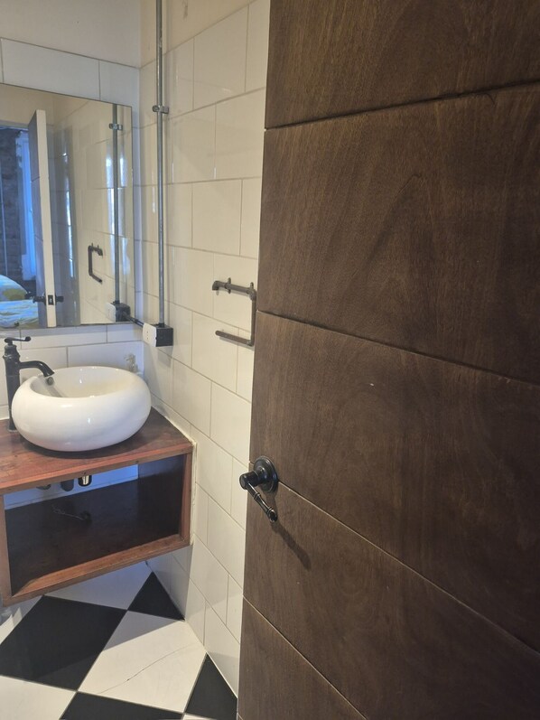 Classic Twin Room, Balcony, City View | Bathroom | Towels, soap