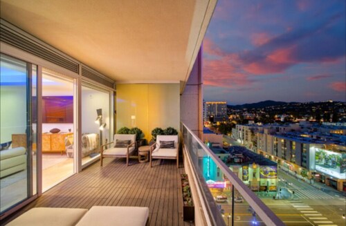 Rate Special-Celebrity Penthouse in Hollywood