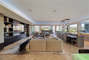 Interior - Rate Special-Celebrity Penthouse in Hollywood (Los Angeles)