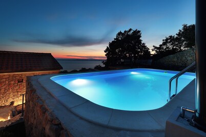 Charming 2-bedroom villa with AC, WiFi,swimming pool,view of the sea and islands