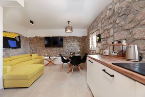 Interior - Charming 2-bedroom villa with AC, WiFi,swimming pool,view of the sea and islands (Prizna)