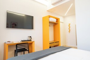 In-room safe, blackout drapes, soundproofing, iron/ironing board - Terrazza Giuliana (Rome)